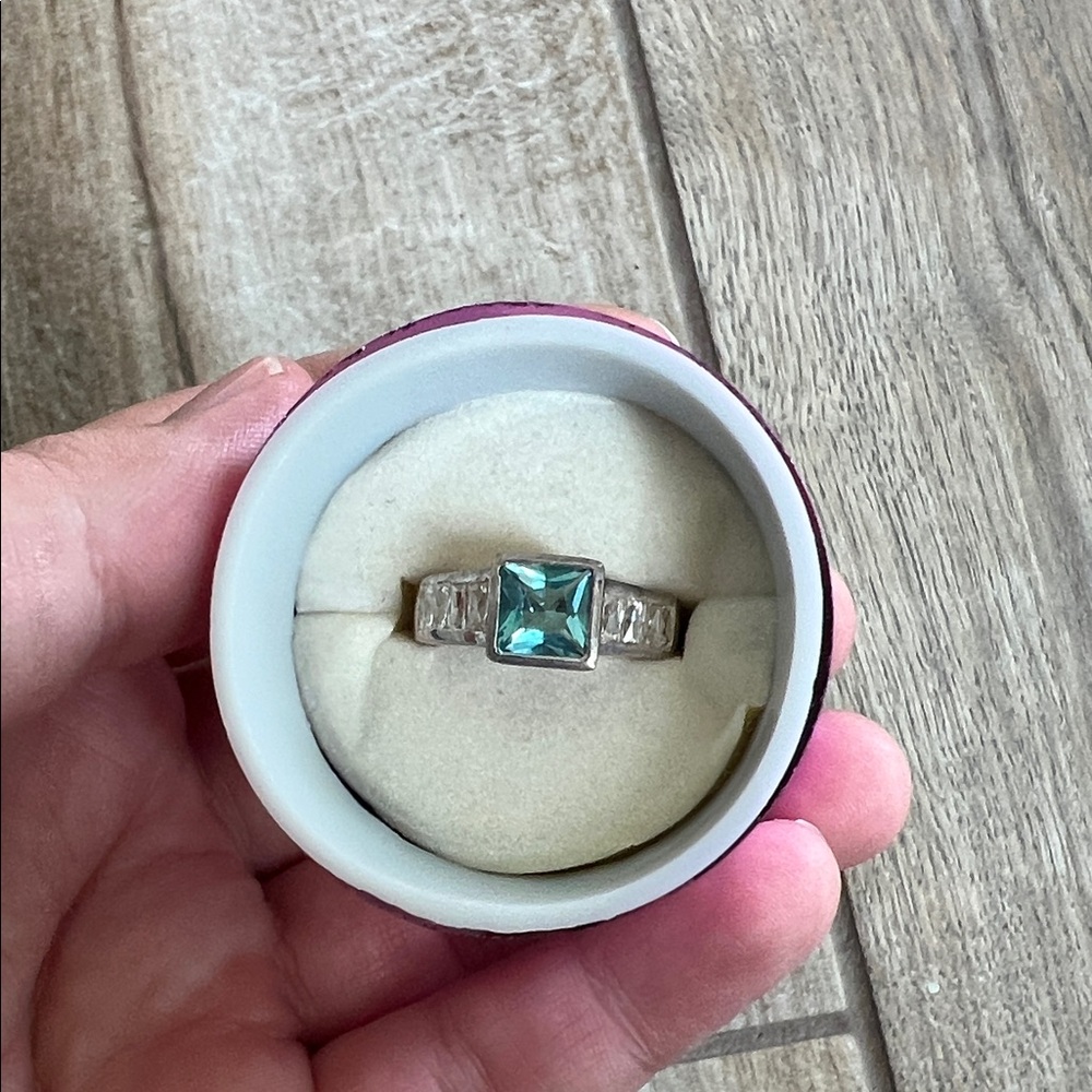 Elegant Silver Ring with Blue Gemstone